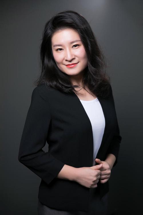 《黑色投资24小时》 一扇通往全球经济与市场报价的窗口